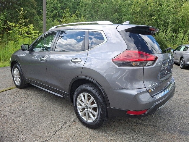 2018 Nissan Rogue SV photo 2