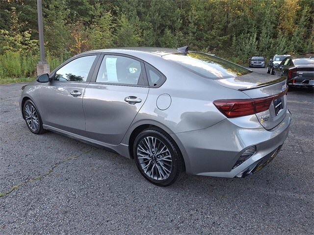 2024 Kia Forte GT-Line photo 4
