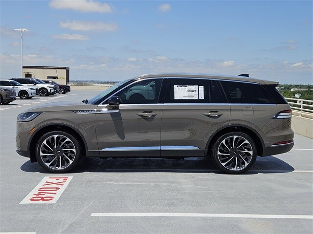 2025 Lincoln Aviator Reserve photo 4