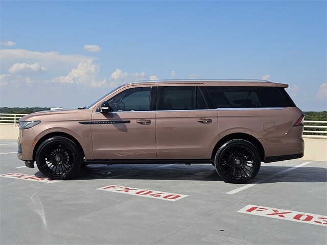 2025 Lincoln Navigator Black Label photo 4