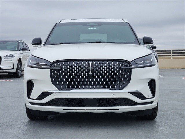 2025 Lincoln Aviator Black Label photo 2