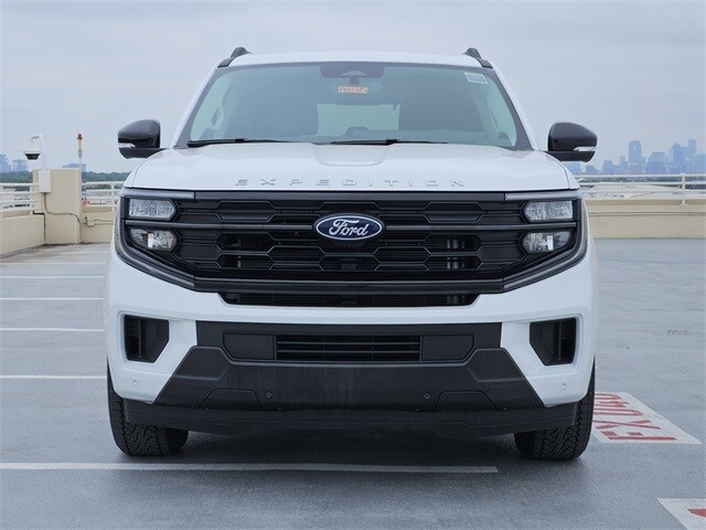2025 Ford Expedition photo 2
