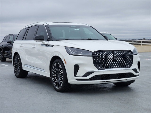 2025 Lincoln Aviator Black Label photo 3