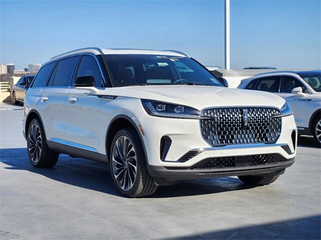 2025 Lincoln Aviator Reserve photo 3