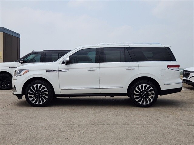 2024 Lincoln Navigator Black Label photo 4