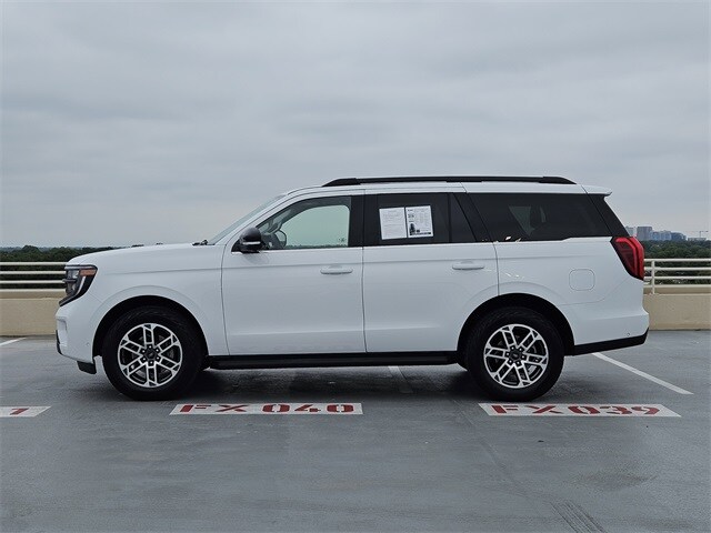 2025 Ford Expedition photo 4