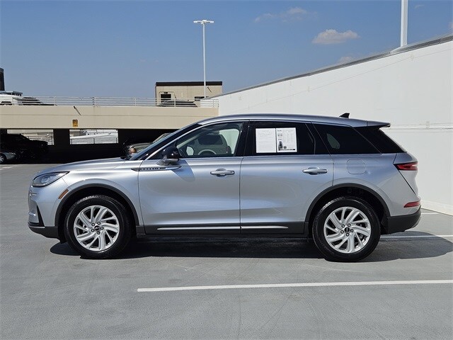 2023 Lincoln Corsair Standard photo 4