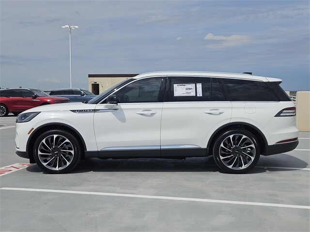 2025 Lincoln Aviator Reserve photo 3