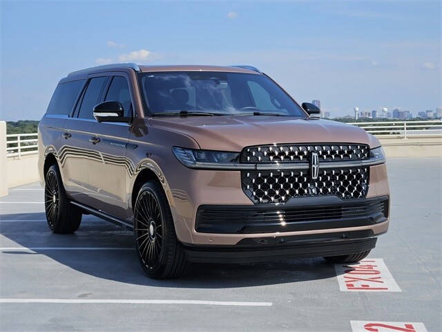 2025 Lincoln Navigator Black Label photo 3