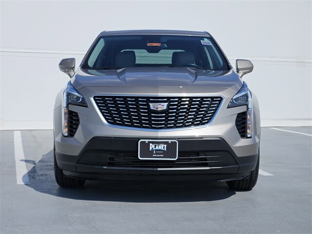 2022 Cadillac XT4 Luxury photo 2