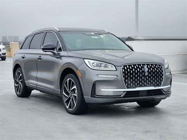 2024 Lincoln Corsair Grand Touring photo 3