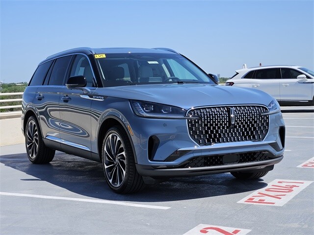 2025 Lincoln Aviator Reserve photo 3