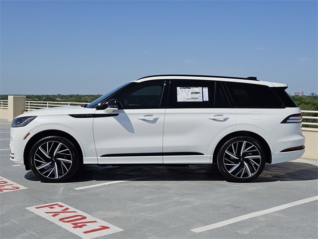 2025 Lincoln Aviator Black Label photo 4