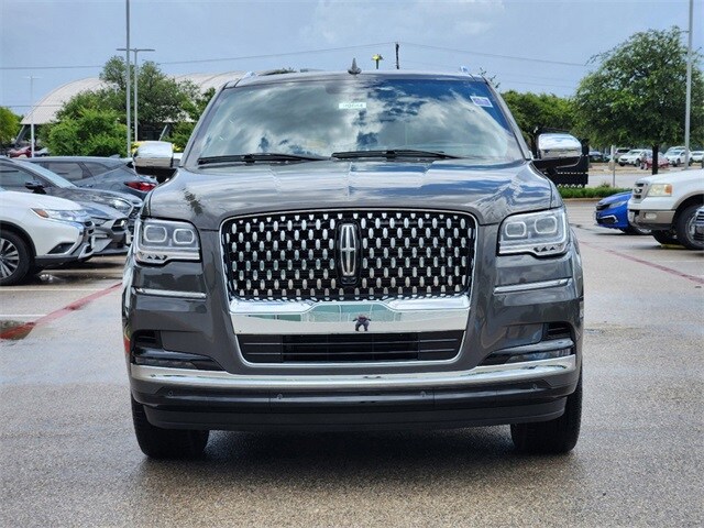 2024 Lincoln Navigator Black Label photo 2