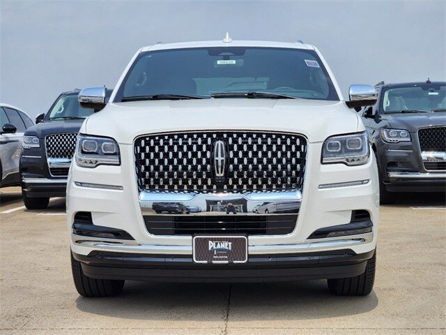 2024 Lincoln Navigator Black Label photo 2