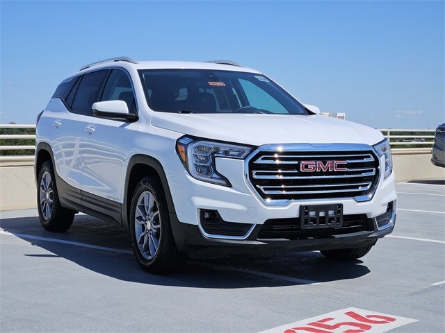 2024 Gmc Terrain SLT photo 2