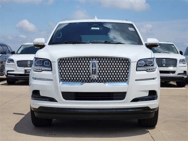 2024 Lincoln Navigator Reserve photo 2