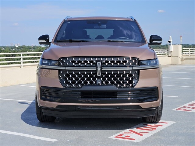 2025 Lincoln Navigator Black Label photo 2