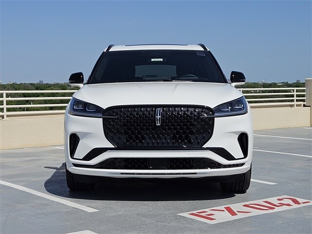 2025 Lincoln Aviator Black Label photo 2