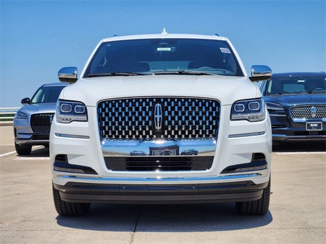 2024 Lincoln Navigator Black Label photo 2