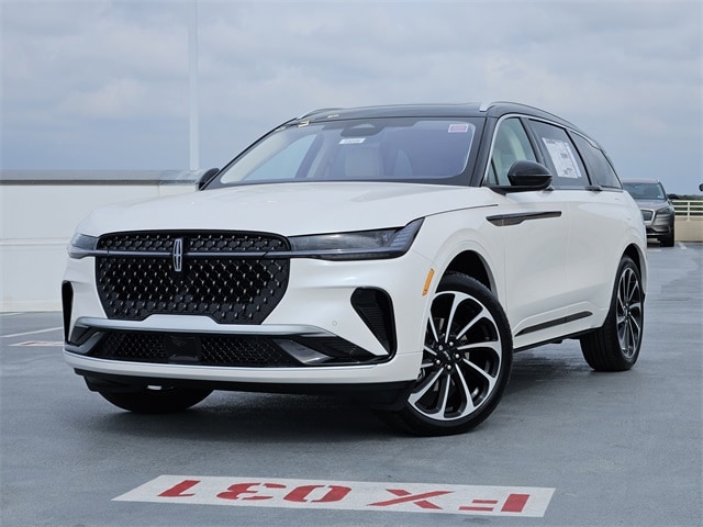 2026 Lincoln Nautilus Black Label's photo