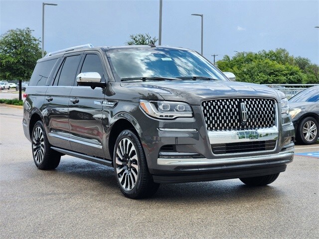 2024 Lincoln Navigator Black Label photo 3