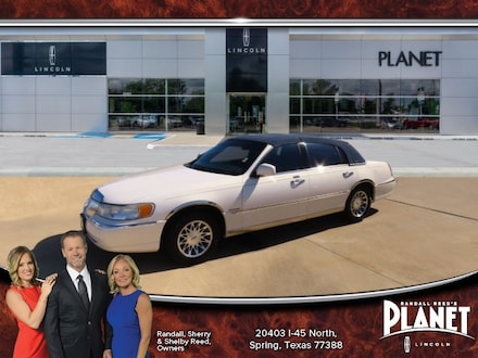 2000 Lincoln Town Car 4dr Sdn Signature Car