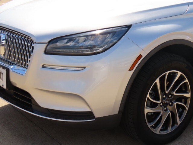 2020 Lincoln Corsair Standard photo 3