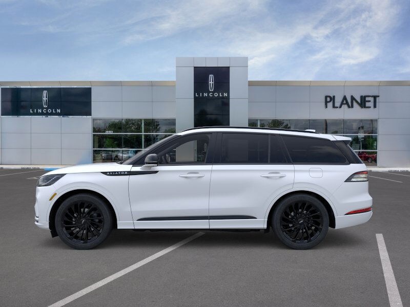 2025 Lincoln Aviator Reserve photo 3