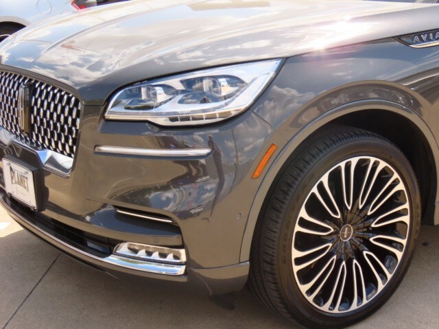 2022 Lincoln Aviator Black Label photo 3