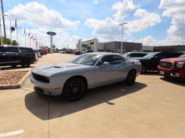 2020 Dodge Challenger SXT photo 2