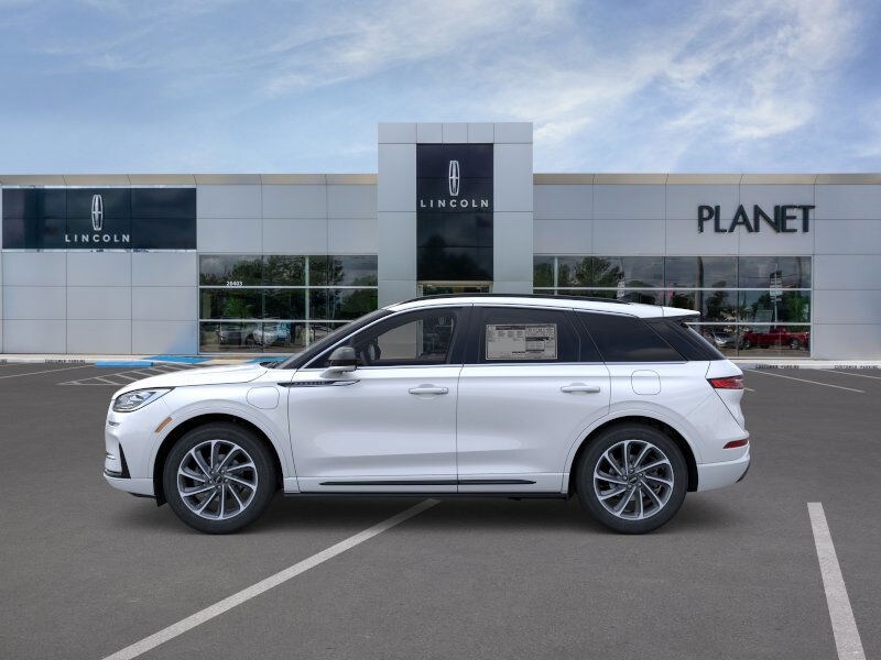 2025 Lincoln Corsair Grand Touring photo 3