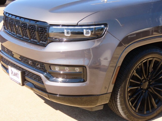 2024 Jeep Grand Wagoneer III photo 2