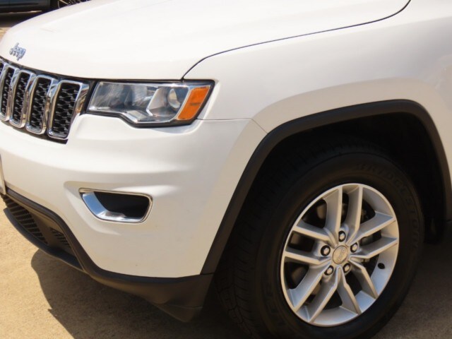 2018 Jeep Grand Cherokee Laredo E photo 2