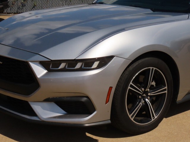 2024 Ford Mustang EcoBoost photo 2