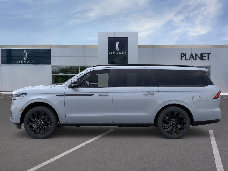 2025 Lincoln Navigator L Reserve photo 3