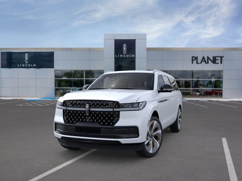 2025 Lincoln Navigator Black Label photo 2