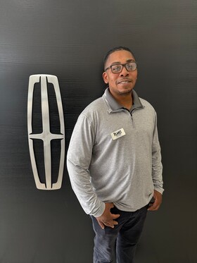 Staff member Deonndray Berry from 1d674b24ff0a