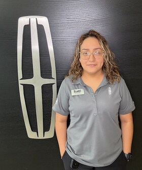 Staff member Dianelly Montero from 1d674b24ff0a