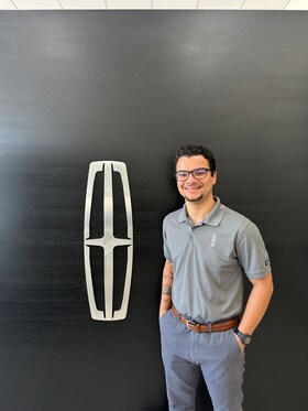 Staff member Fernando Lima from ID_6197f0