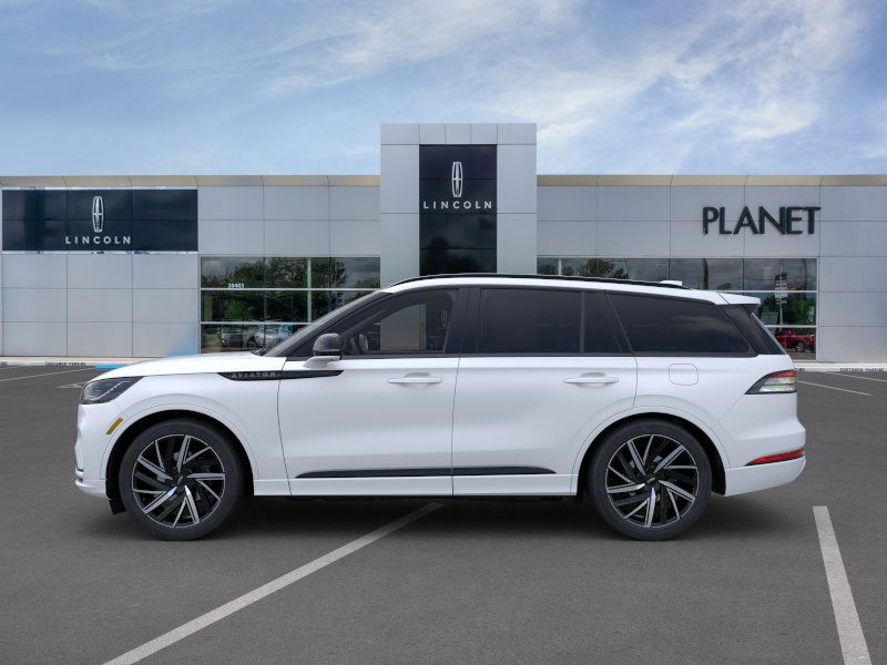 2025 Lincoln Aviator Black Label photo 3