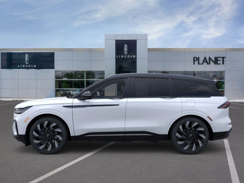 2026 Lincoln Nautilus Reserve photo 2