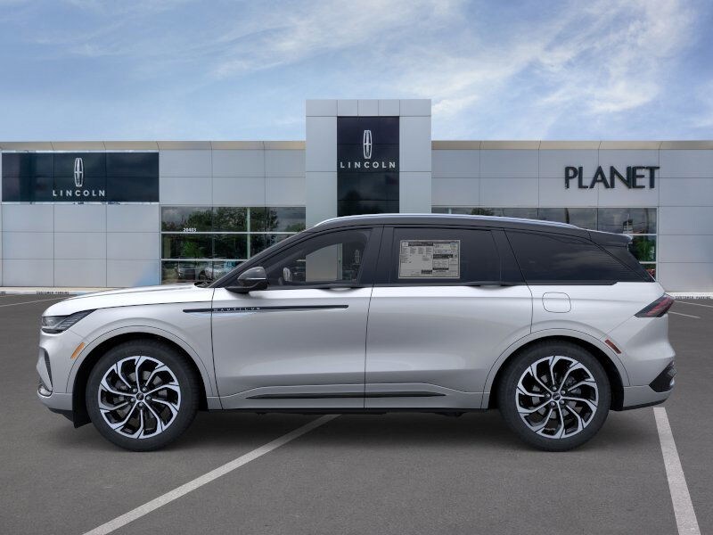 2026 Lincoln Nautilus Reserve photo 3