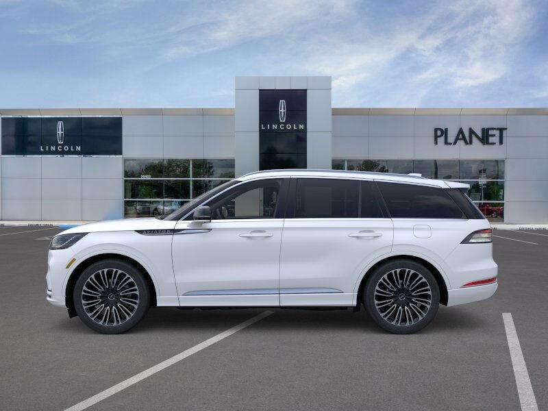 2026 Lincoln Aviator Black Label photo 3