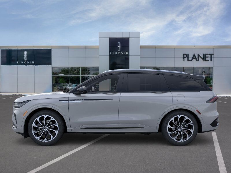 2026 Lincoln Nautilus Reserve photo 3