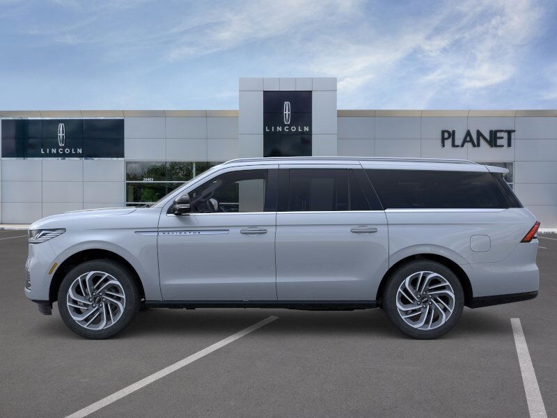 2025 Lincoln Navigator L Reserve photo 3