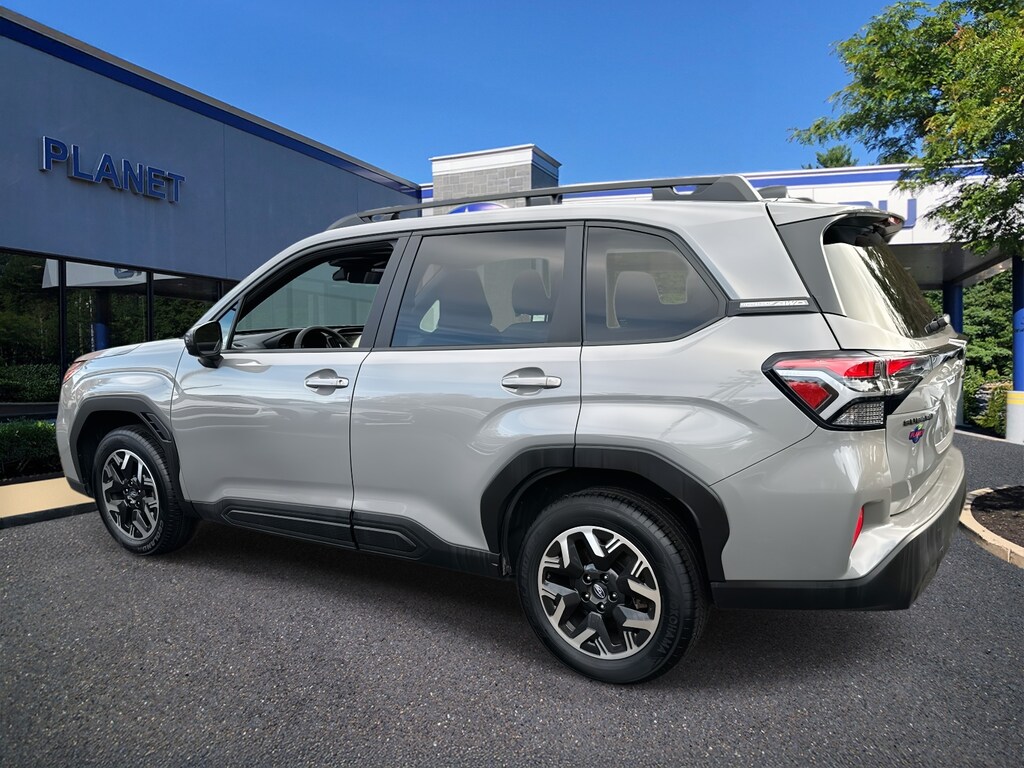 Used 2025 Subaru Forester Premium AWD Sport Utility