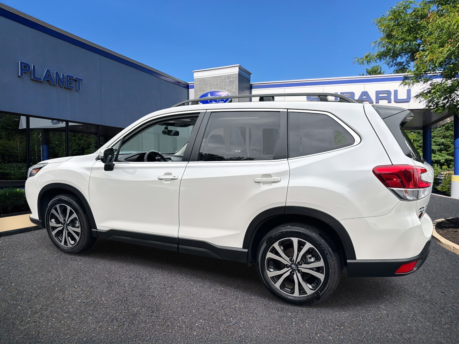 2024 Subaru Forester Limited photo 2