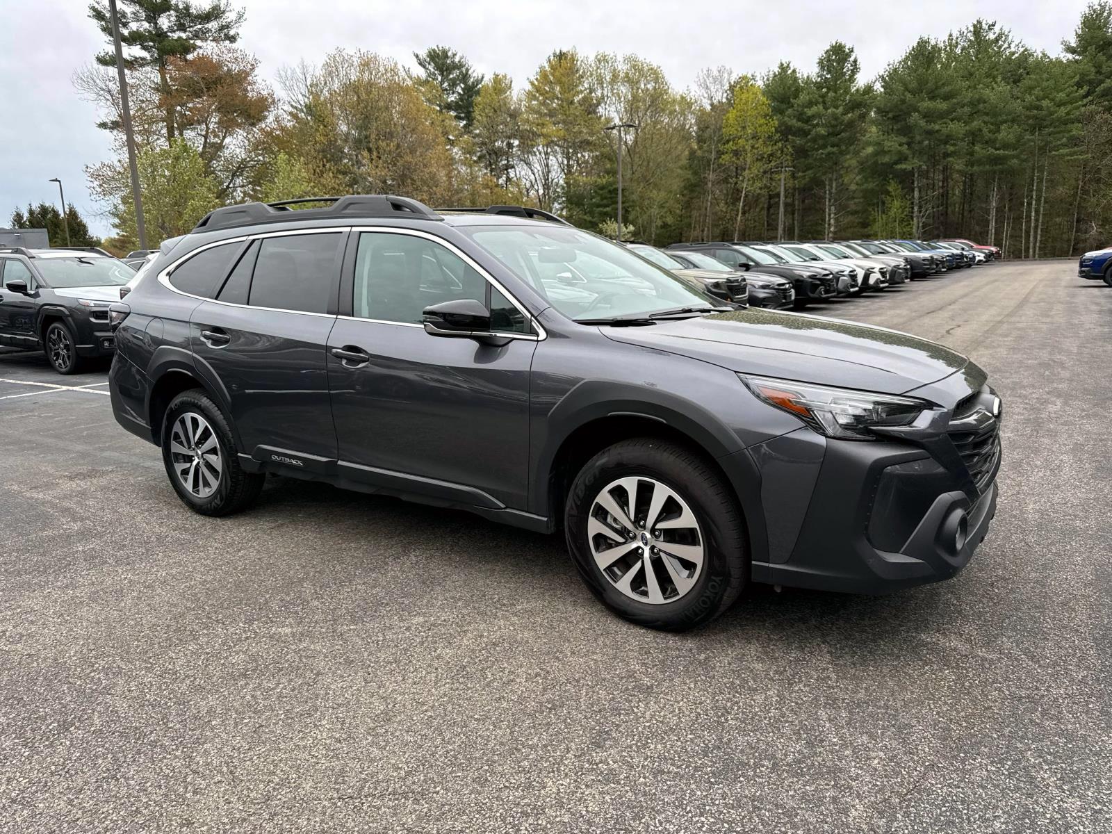 2025 Subaru Outback Premium's photo