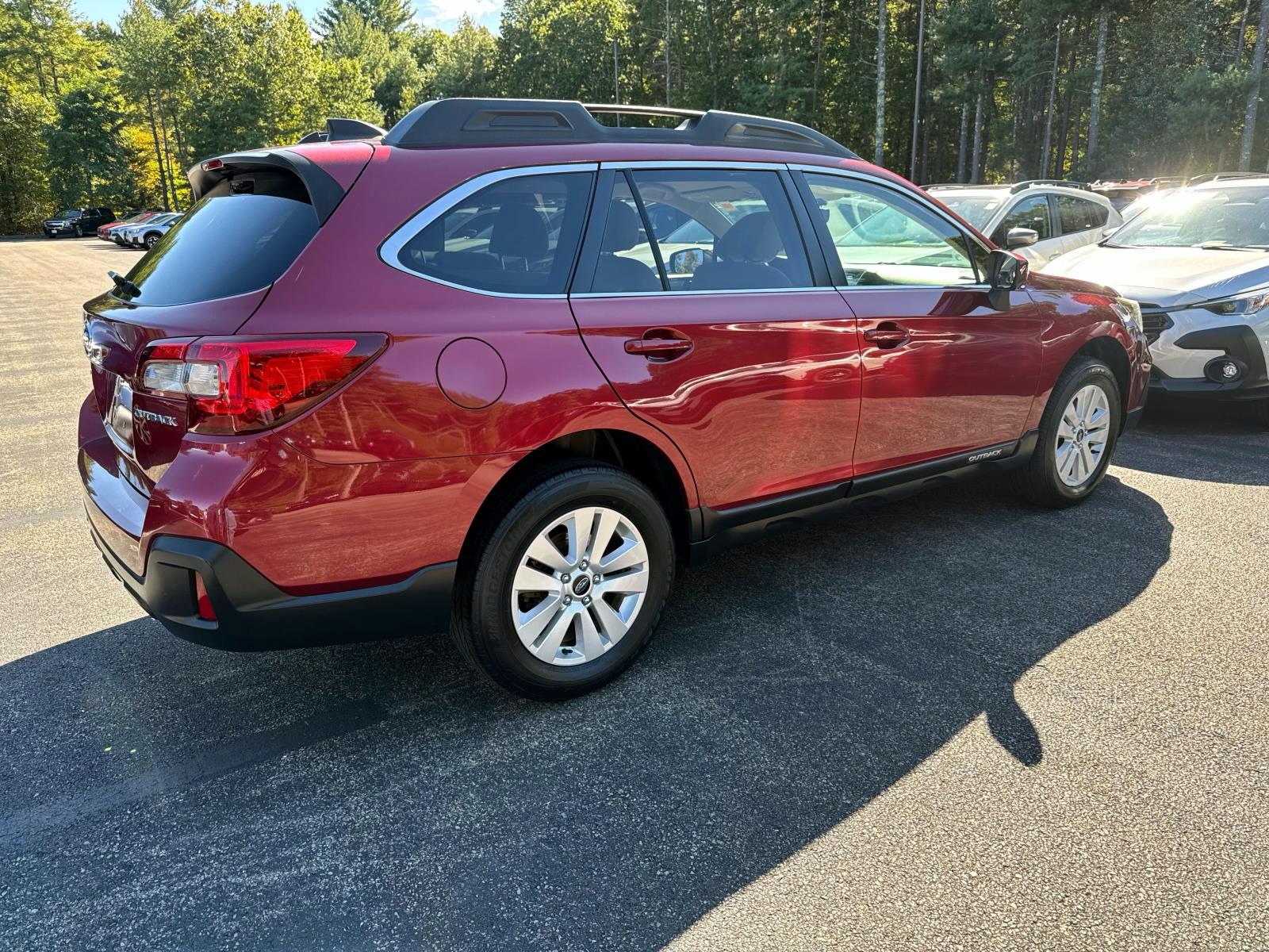 2019 Subaru Outback Premium photo 2